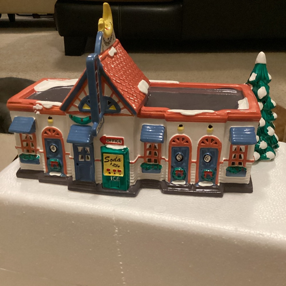 Department 56 Village The Honeymooner Motel